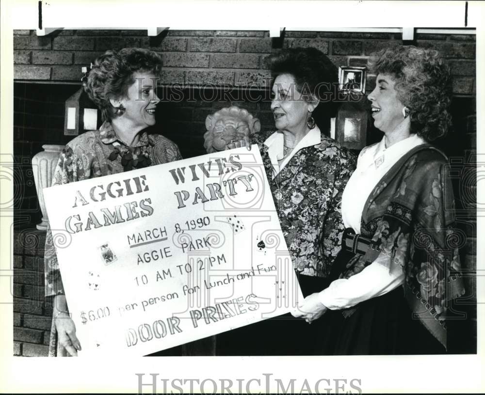 1990 Aggies wives hold sign at their luncheon meeting-Historic Images