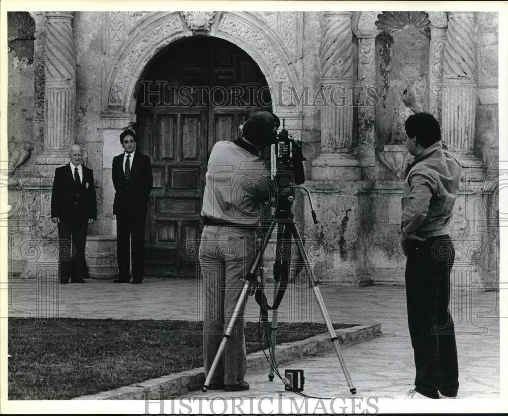 1986 Charles Long, Alamo Curator with mayor Henry Cisneros-Historic Images