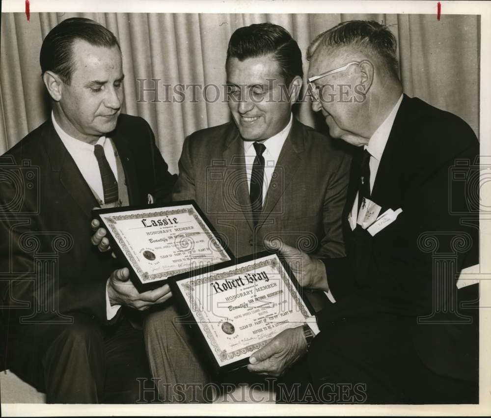 1967 Beautify San Antonio Association awarding Honoree Memberships-Historic Images