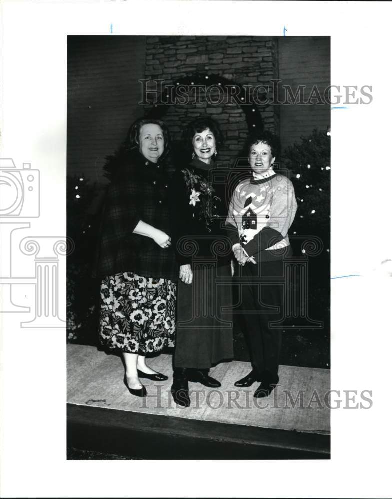 1992 Windcrest Christmas Light-Up at Windcrest City Hall, Midcrown-Historic Images