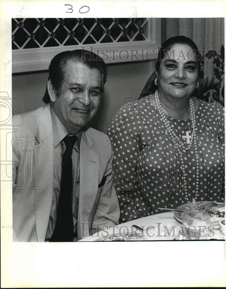 1986 Dr. and Mrs. Ernesto Martinez enjoy King Wah Restaurant party.-Historic Images