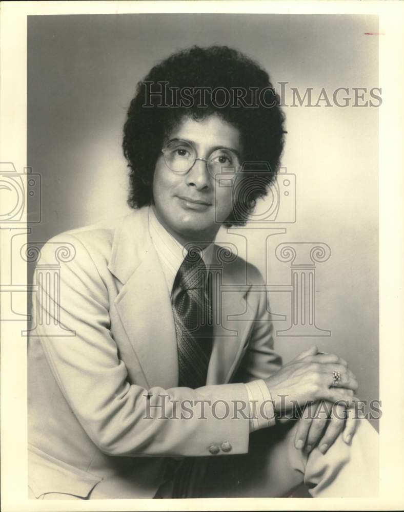 1972 Michael Mendoza, beauty expert.-Historic Images