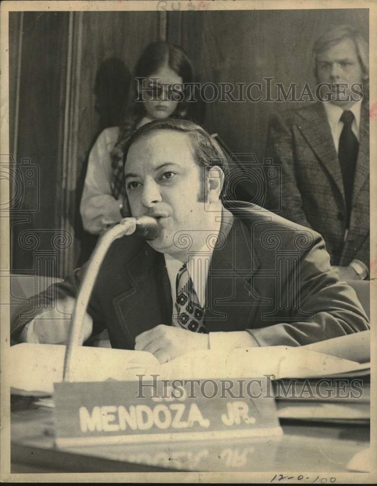 1980 Leo Mendoza, Jr. makes statement at meeting.-Historic Images