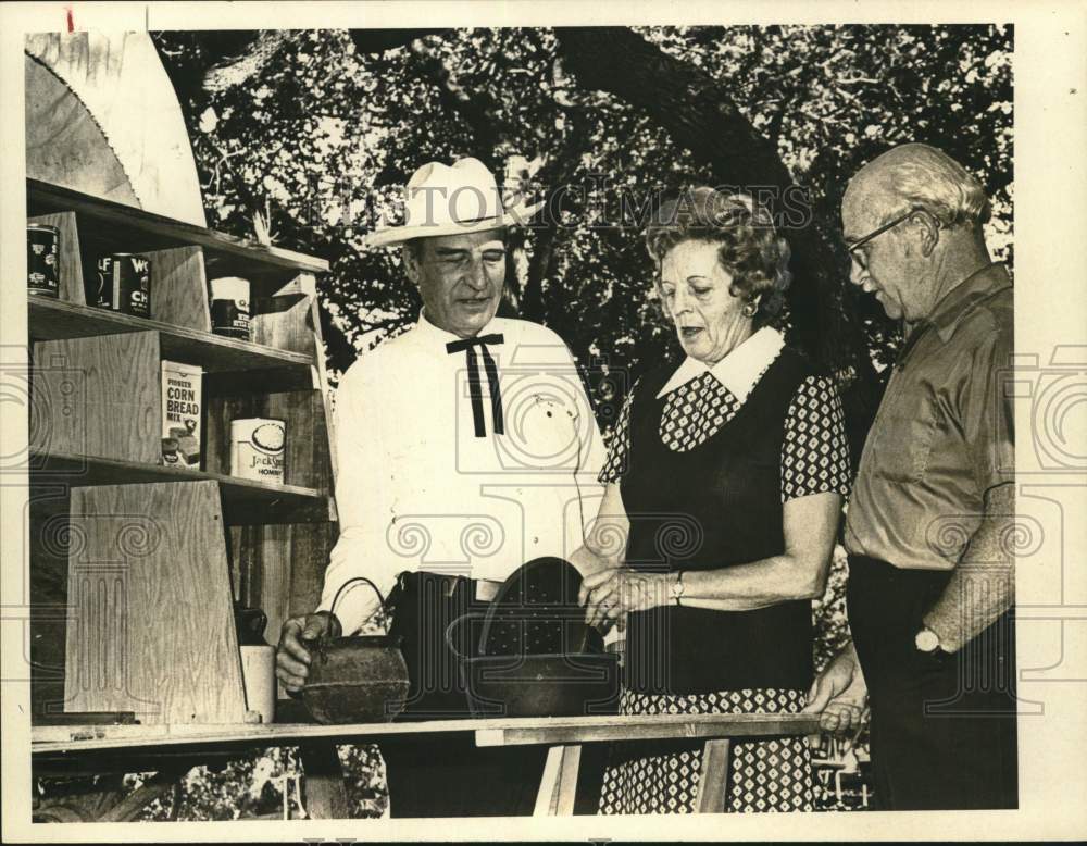 1972 General Tom Mattingly with guests of Chuck Wagon Supper.-Historic Images
