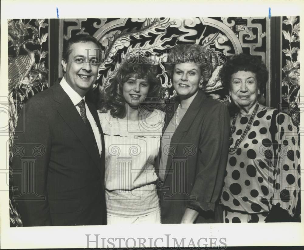 1990 Maurine Magnon and guests of China Moon Restaurant Tea-Historic Images