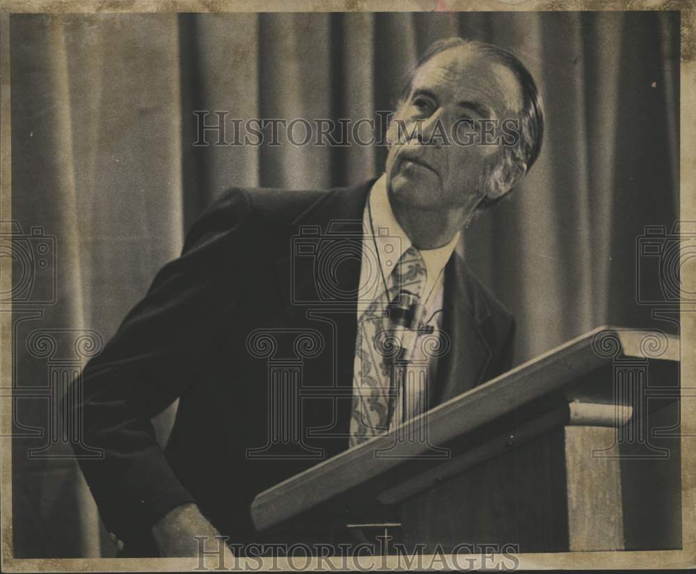 1974 Dr. James Maddux, Speaking at San Antonio State Hospital-Historic Images