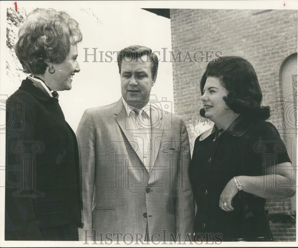 1970 Mrs. Guy Linton with guests of church banquet.-Historic Images