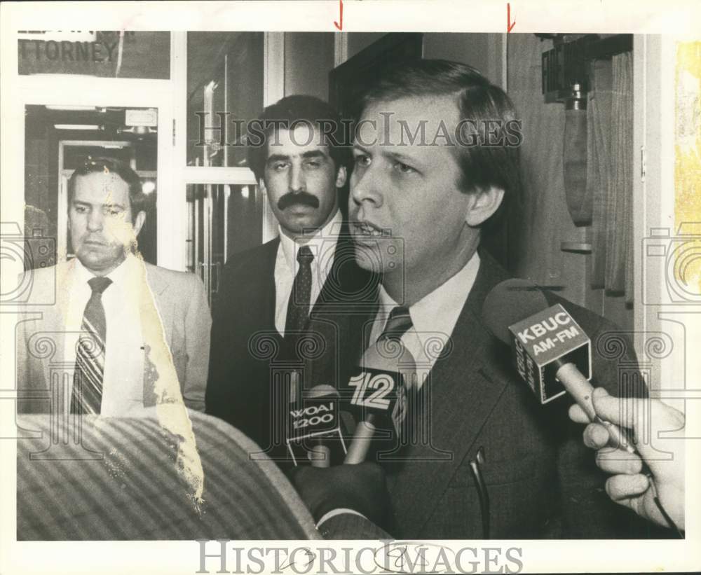 1984 Sam Millsap interviewed by newsmen-Historic Images