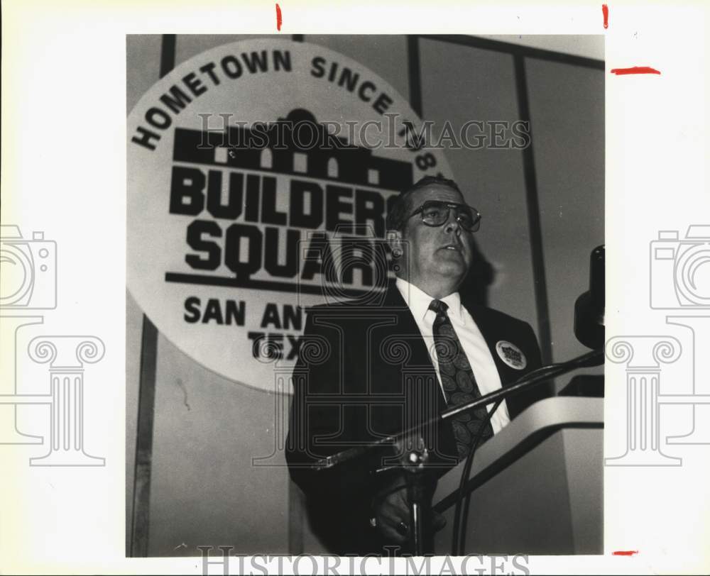 1992 Glen Mielke, chairman and chief executive of Builders Square-Historic Images