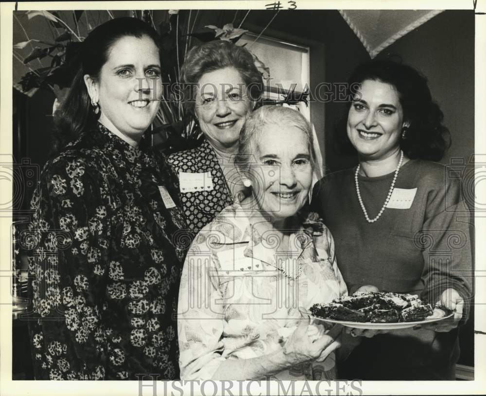 1989 Medical Society Auxiliary honors 40 year members, Texas-Historic Images