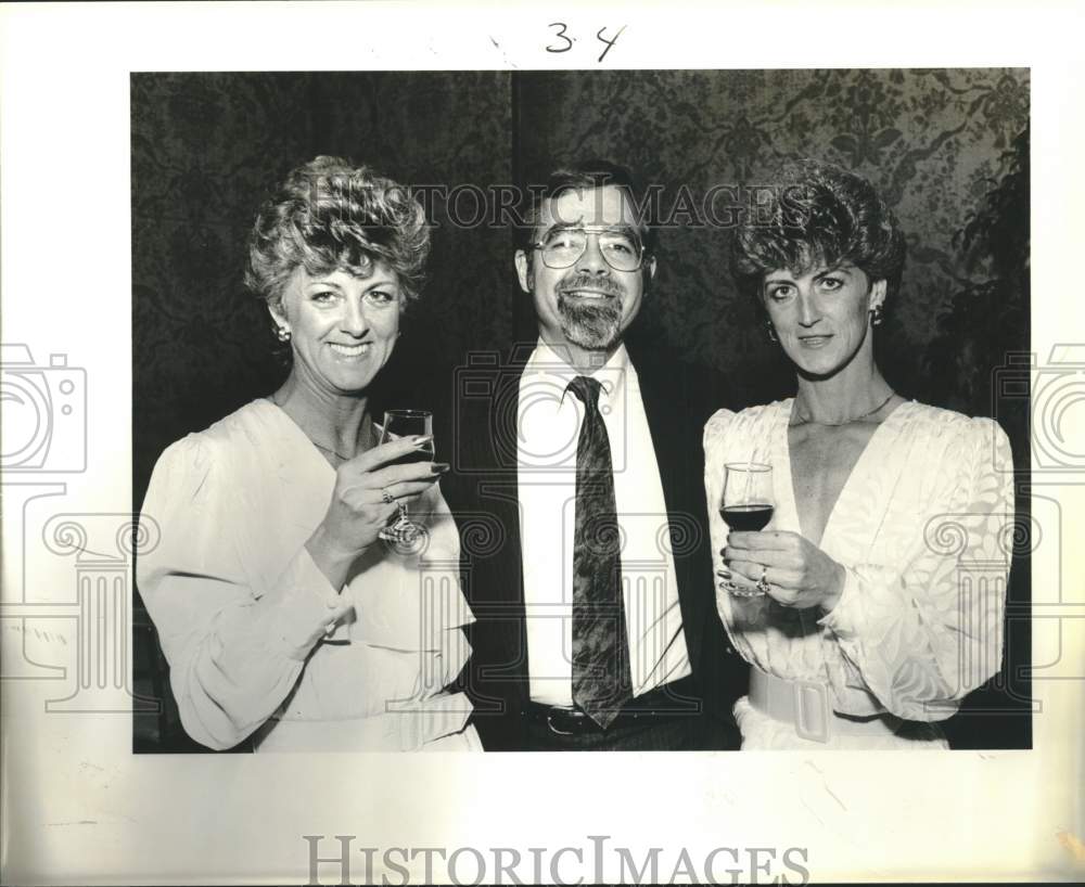 1987 Paul Draper and sisters at Vintner Dinner wine tasting-Historic Images