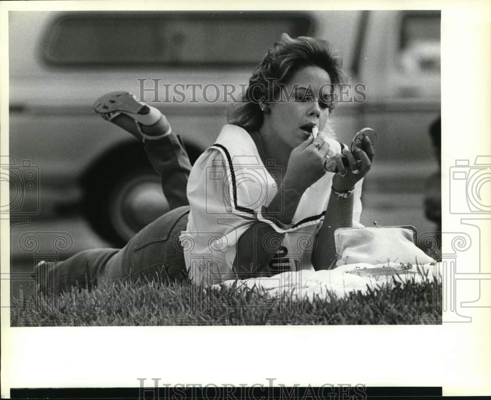 1983 Miss Texas USA contestant puts on lipstick in the park-Historic Images