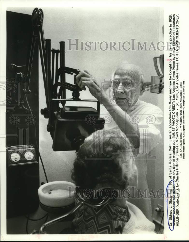 1985 Press Photo Dentist Dr. Sidney L. Slagerman, 88, Uses Vintage X-Ray Machine - Historic Images