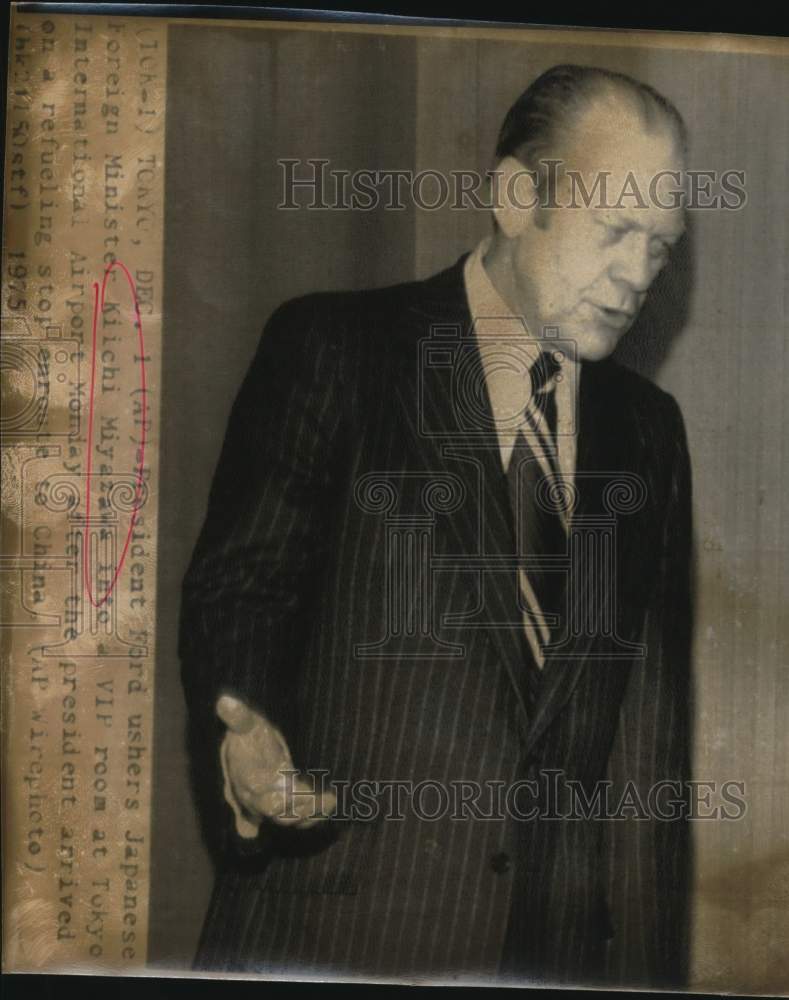 1975 President Ford talks to Japanese Foreign Minister Miyazawa-Historic Images