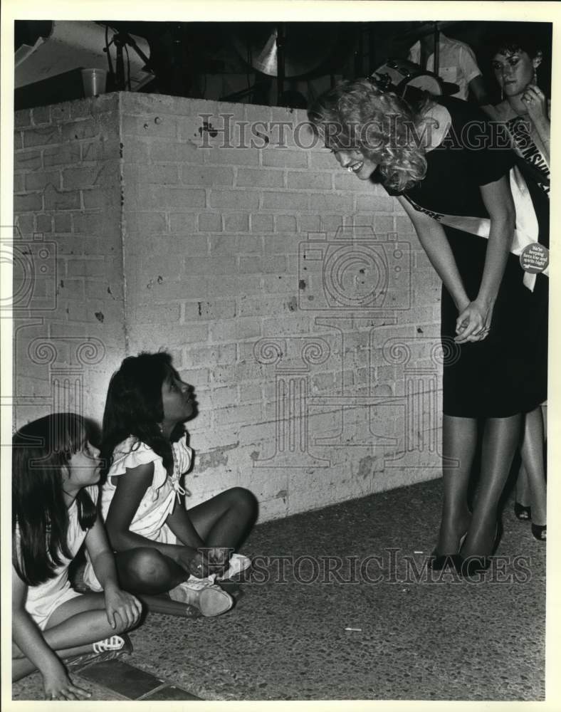 1984 Contestant Margaret Landa Chats With Girls, Arneson Theater-Historic Images