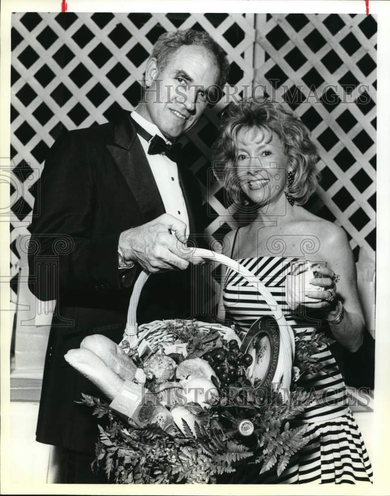 1989 Skinner Simpson and Dee Ann SImpson, Arthritis Foundation Gala-Historic Images