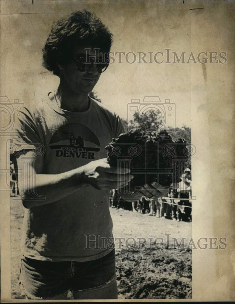 1981 Express-News Staff Writer Richard Smith At Chili Cookoff-Historic Images