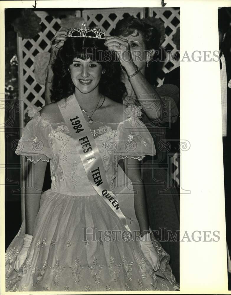 1984 Geraldine Muniz Crowned Miss Fiesta Teen Queen-Historic Images