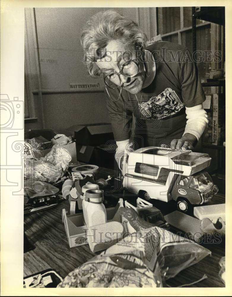 1982 Lori Spaulding looks over toys for 'Elf Louise' project, Texas-Historic Images