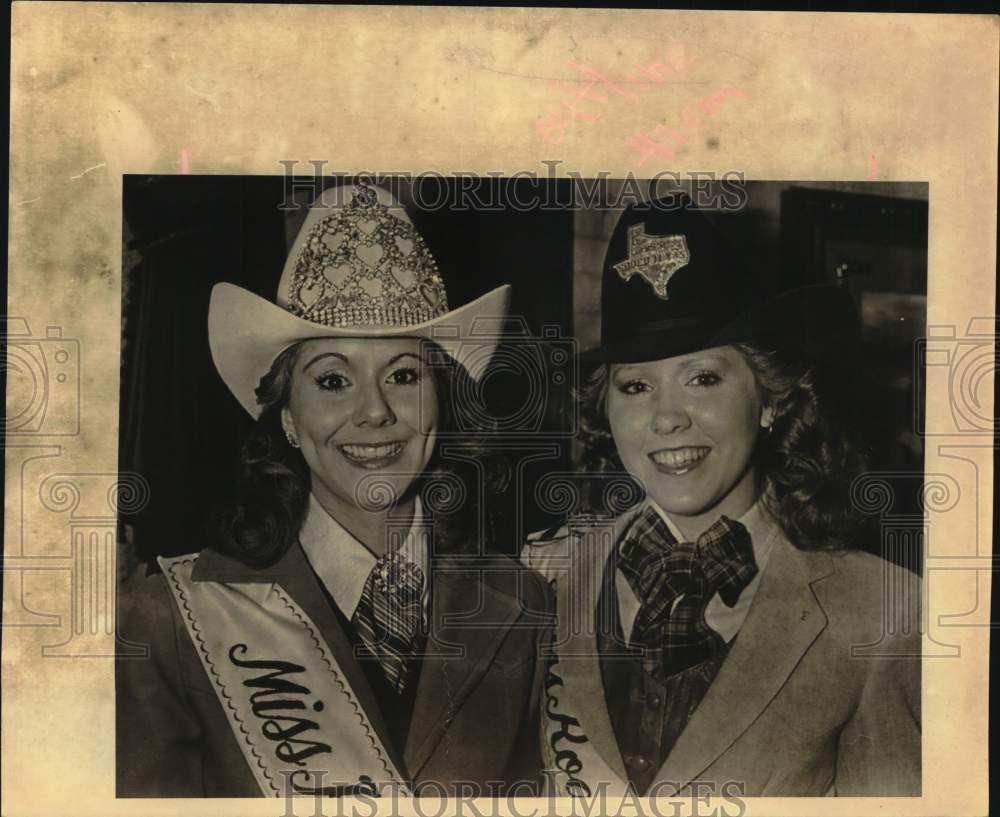 1982 Press Photo Miss Rodeo Texas Teen With Miss Rodeo Texas - saa51514- Historic Images