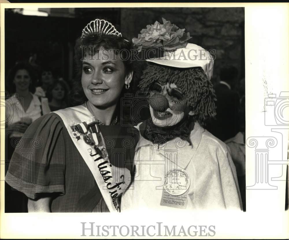 1984 Miss Fiesta San Antonio Trish DeBerry With Clown Judy Hagen-Historic Images