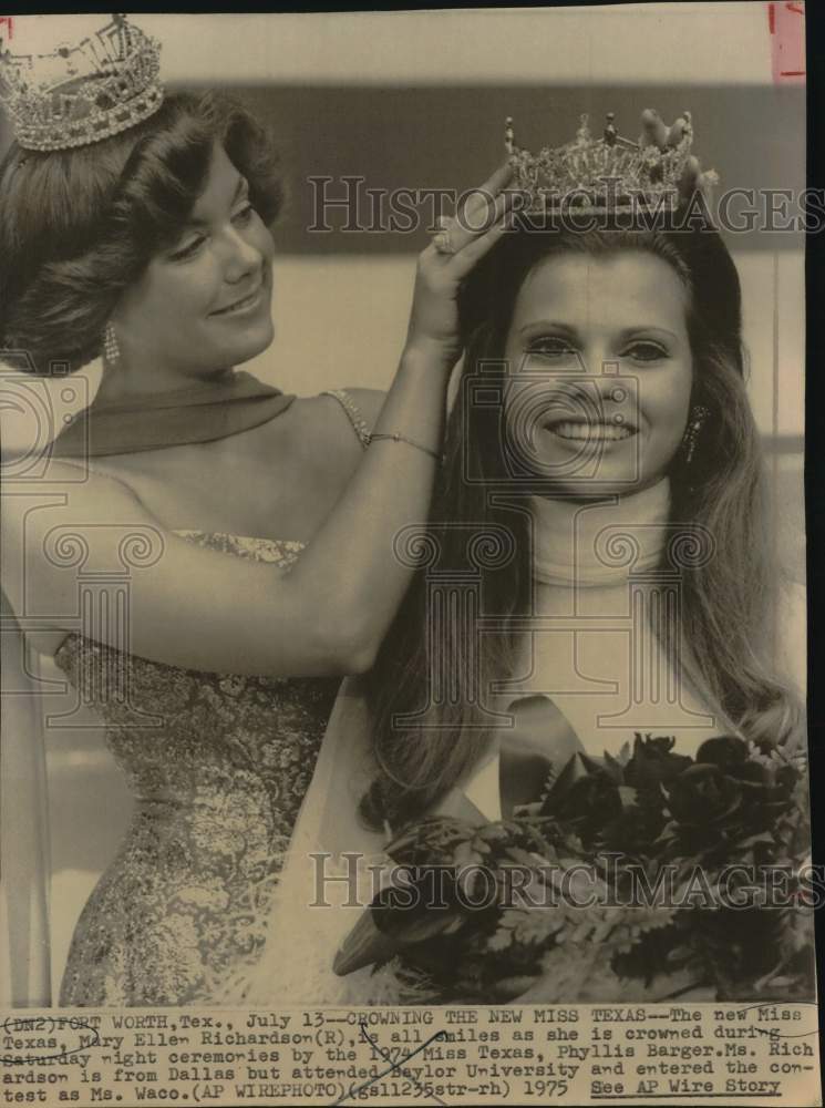 1975 Phyllis Barger crowns Mary Ellen Richardson, Miss Texas, Texas-Historic Images