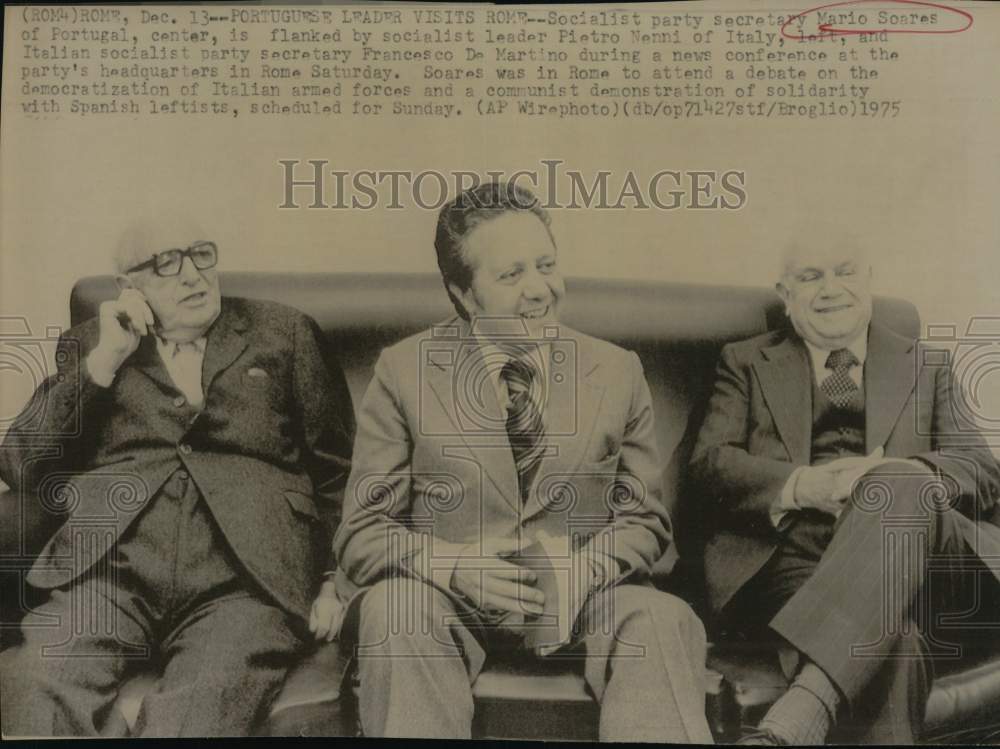 1975 Press Photo Mario Soares and socialist leaders at news conference in Rome- Historic Images