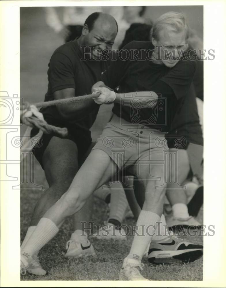 1988 Press Photo Cystic Fibrosis Foundation River City Challenge tug of war- Historic Images