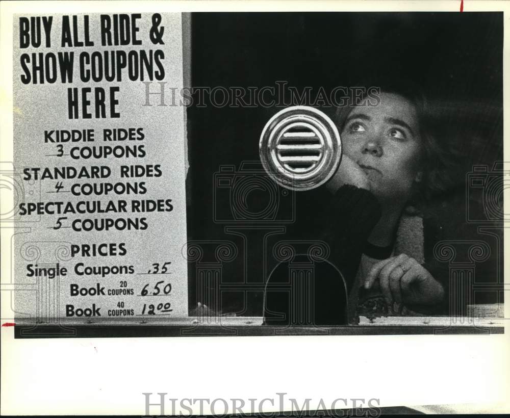 1983 Press Photo Ticket vendor Linda Evans at San Antonio Stock Show &amp; Rodeo- Historic Images