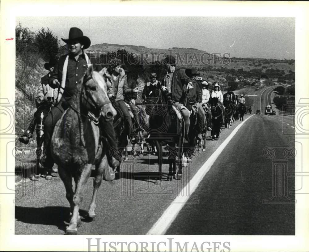 1984 Press Photo Hill Country Trail Riders at San Antonio Stock Show &amp; Rodeo- Historic Images