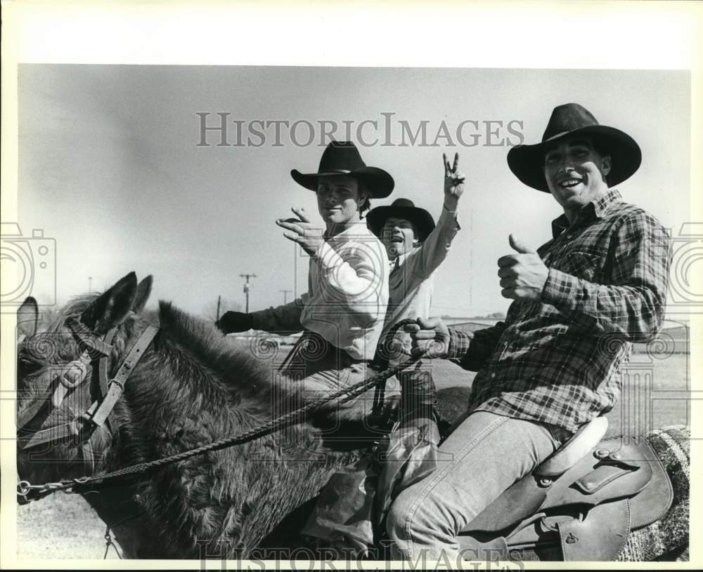 1989 Press Photo Cowhands at the San Antonio Stock Show & Rodeo trail ride- Historic Images