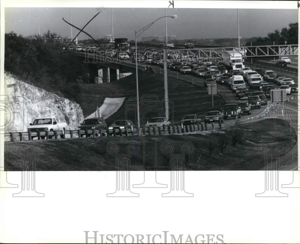 1990 Press Photo Traffic jam from a traffic accident on Highway 281, Hildebrand- Historic Images