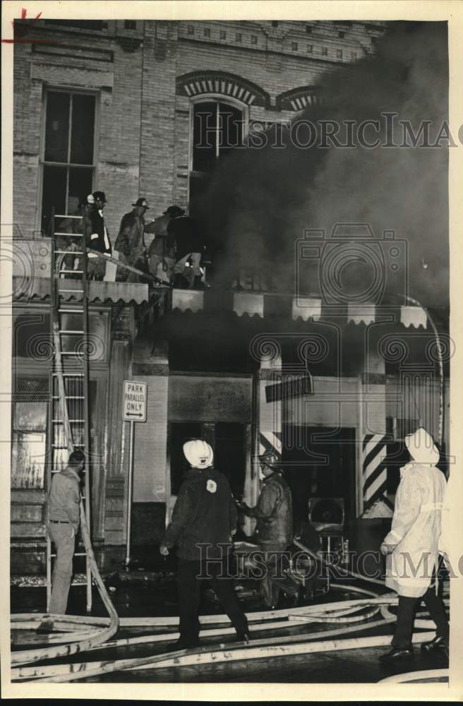 1968 Press Photo Firefighters fighting a building fire - saa63471 - Historic Images