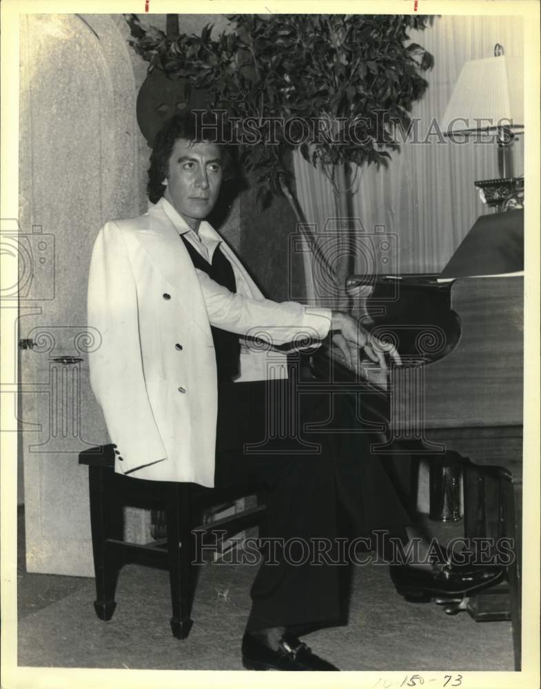 1979 Press Photo Jon Rashad Kamal playing piano at Fiesta Dinner Playhouse - Historic Images