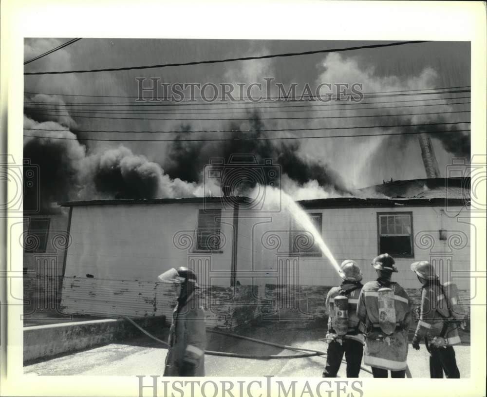 1988 Press Photo Two alarm fire in rear of Holy Name School, Texas - saa64127 - Historic Images
