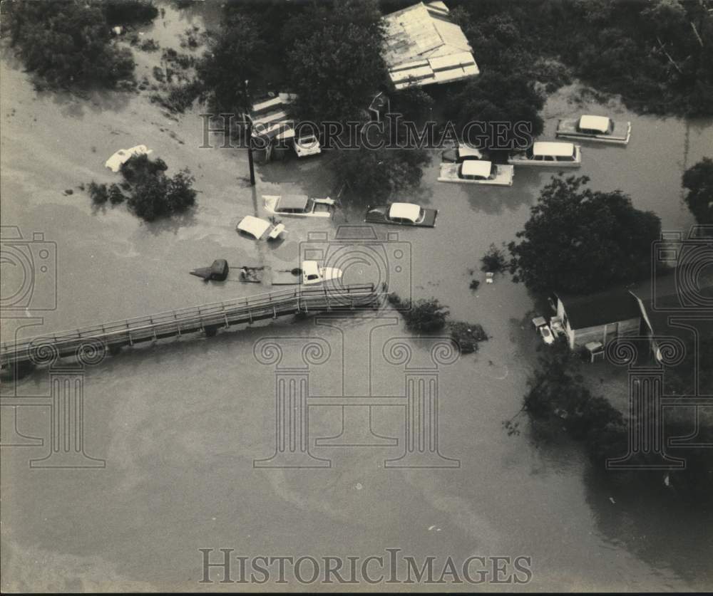 1965 Press Photo Flood waters surround cars and homes near Guadalupe - saa64362- Historic Images