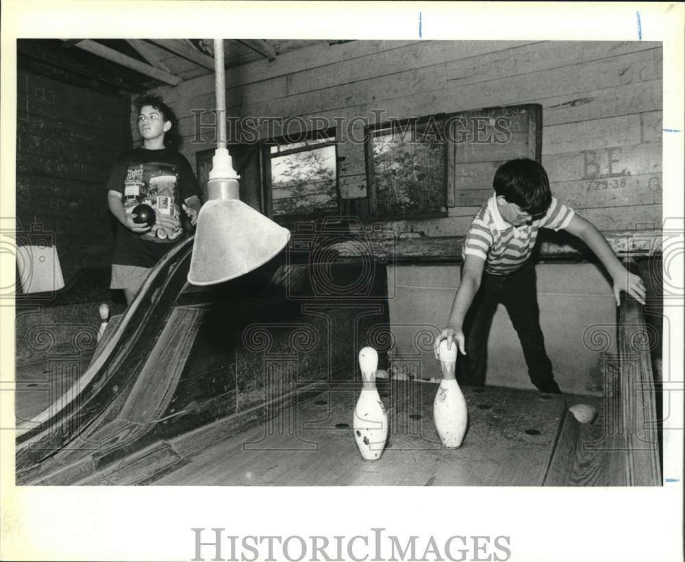 Press Photo Jennifer Juarez and David Smith bowling at Beethoven Hall, Texas- Historic Images