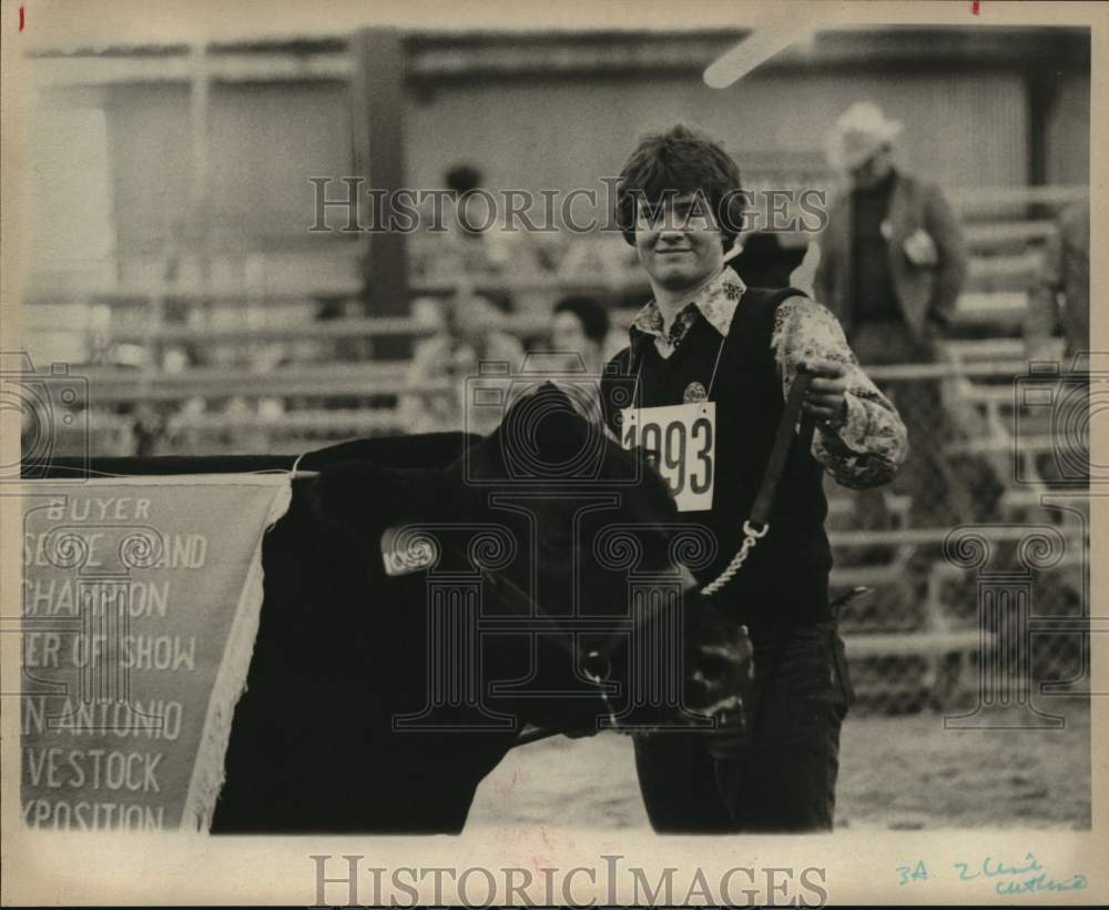 1979 Press Photo Man Buys Grand Champion Steer of Show, San Antonio Stock Show- Historic Images