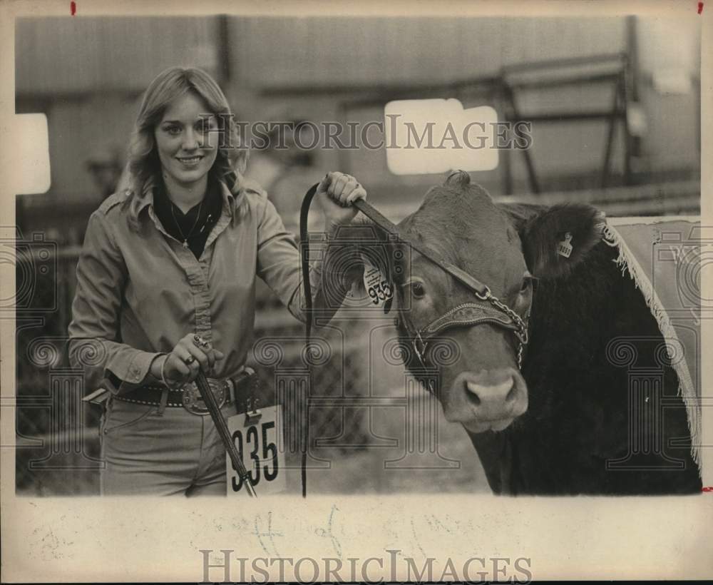 1978 Press Photo Sharalyn Holcomb with reserve grand champ at Stock Show, Texas - Historic Images
