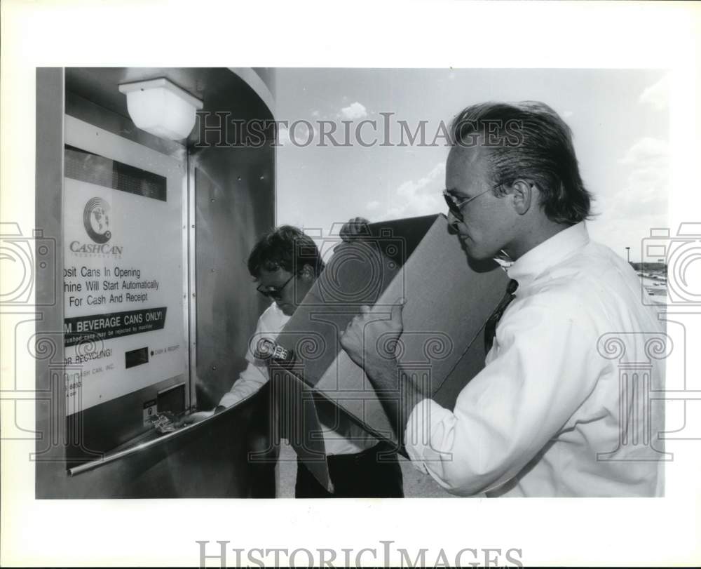 1993 Press Photo Cash Can Representatives Demo How To Recycle Aluminum For Money- Historic Images