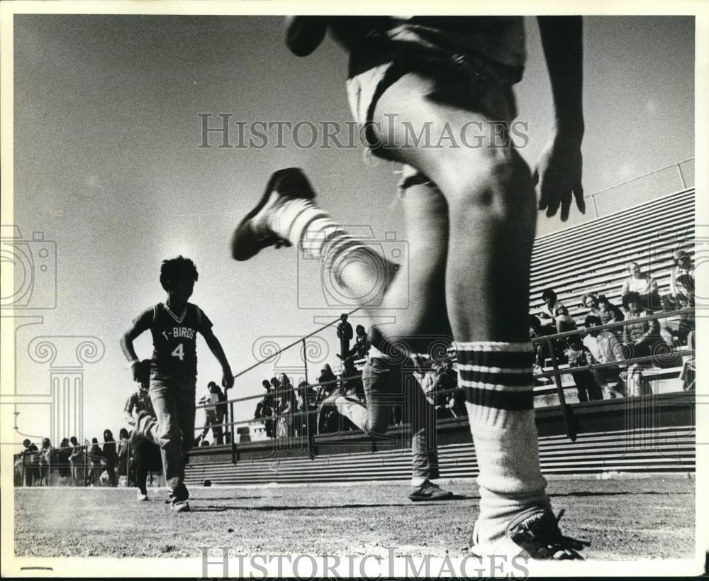 1983 Press Photo Track runners in 50 yard race at Special Olympics, Texas - Historic Images