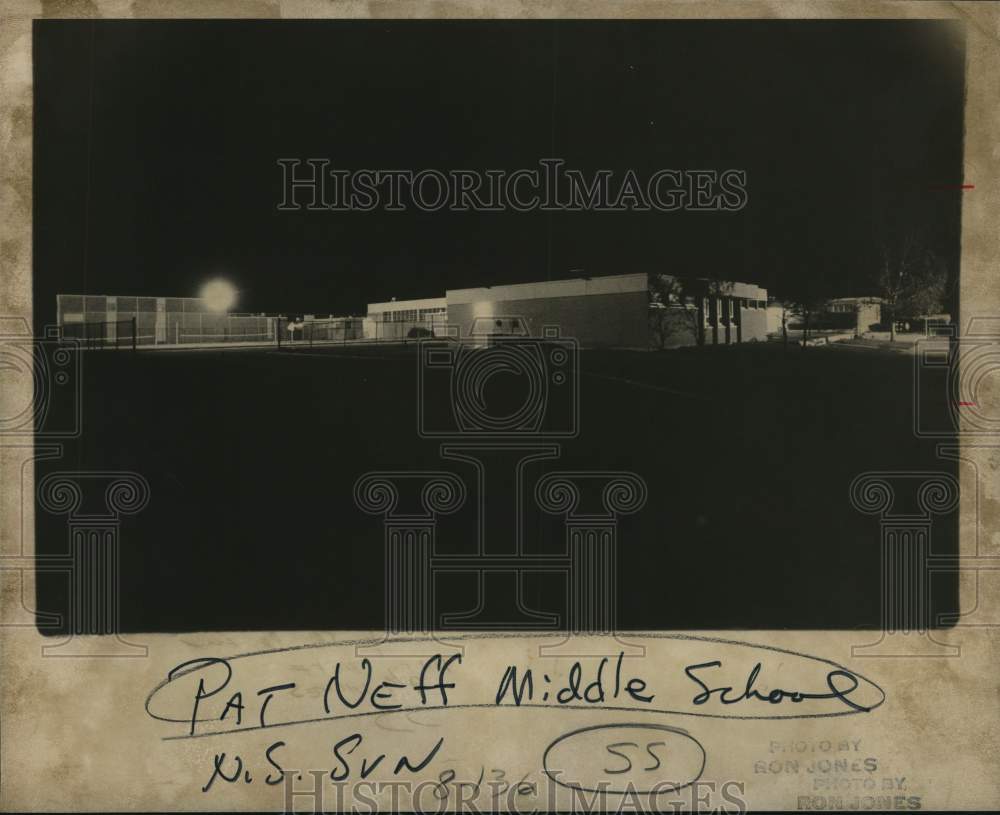 1977 Press Photo Night view of Pat Neff Middle School, Texas saa7018