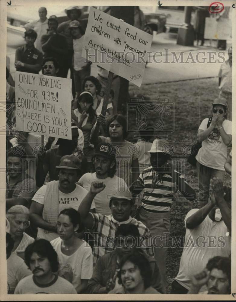 1978 Press Photo Garbage Collectors Strike at City Hall - saa76198- Historic Images