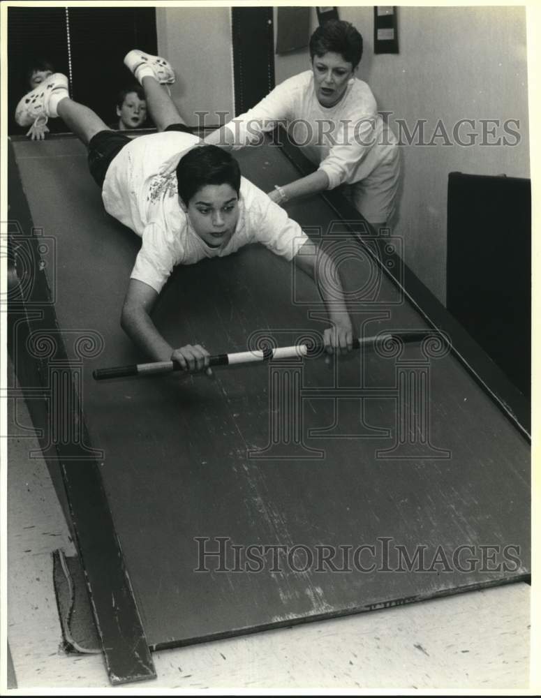1990 Press Photo Jason Rouse and Clair Roberts at Motor Behavior Learning Lab - Historic Images