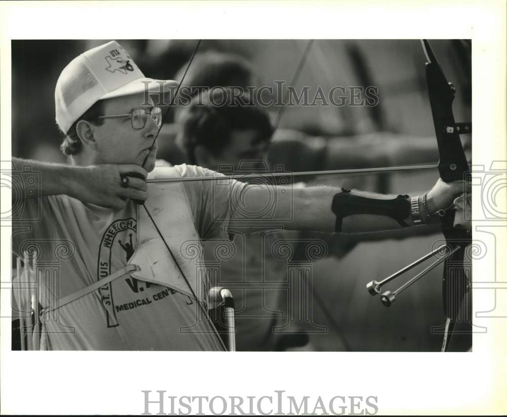 1988 Press Photo Donald McCoy of the St. Louis Veterans Wheelchair Archery Team - Historic Images
