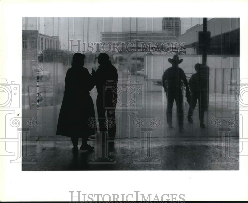 1992 Press Photo Kym Fox and Volunteer at the Jimenez Thanksgiving Dinner- Historic Images