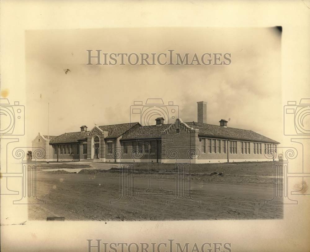 1930 Press Photo Bay City High School Building Exterior in Bay City, Texas - Historic Images