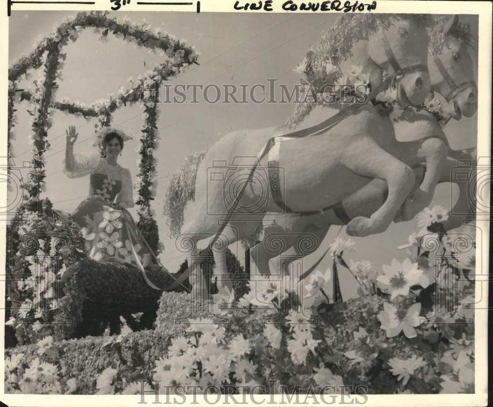 1969 Press Photo Juliet Carnation, Battle of Flowers Parade Duchess on Float- Historic Images