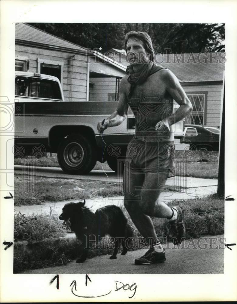 1982 Press Photo Bill Johnson & Annie in Las Colonias de S. A. Marathon, Texas - Historic Images