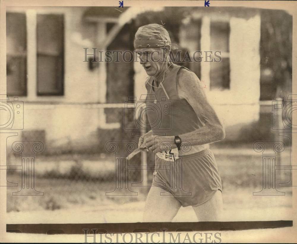1981 Press Photo Charles Ogilvie in Las Colinas Marathon - saa88286- Historic Images